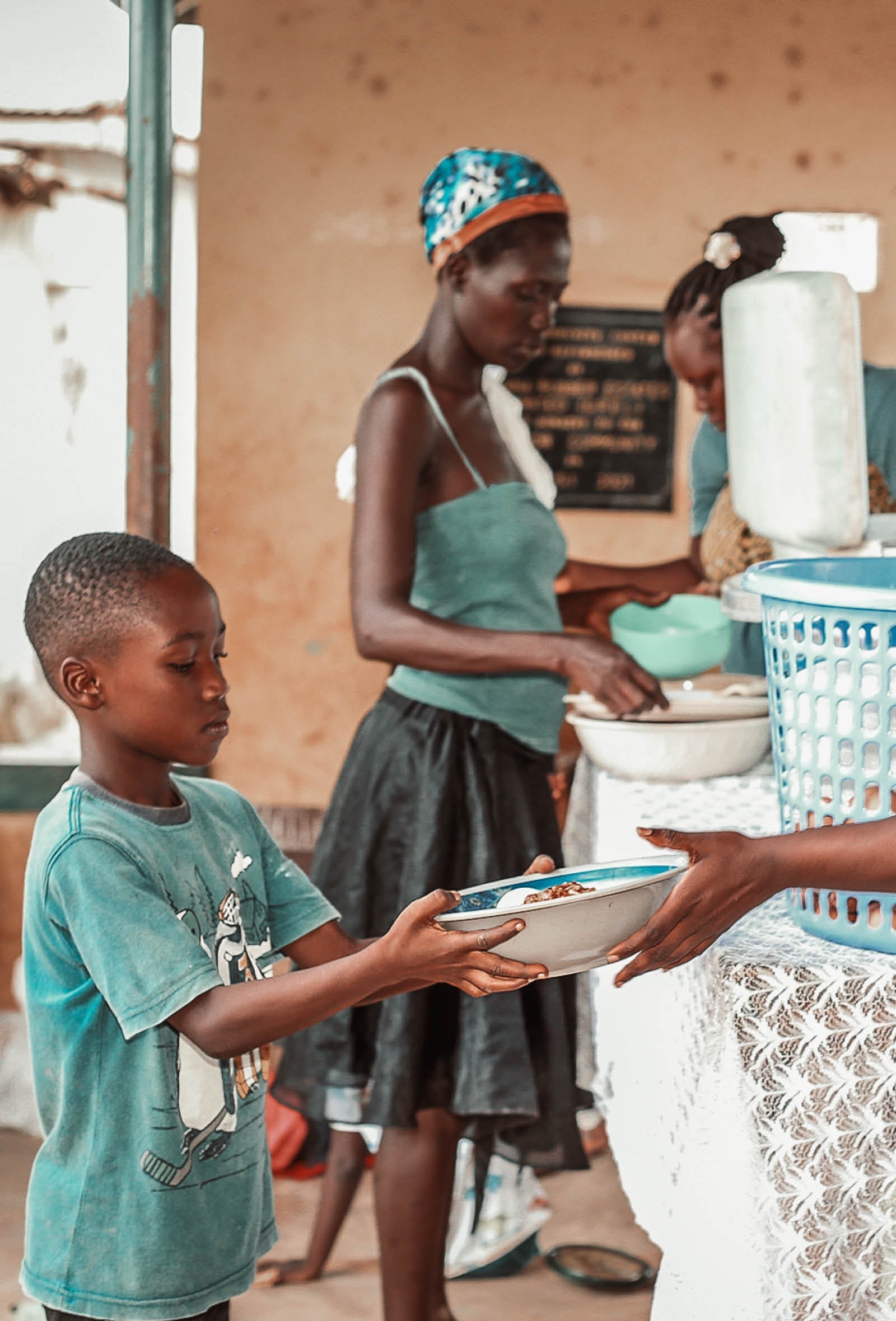 claro Fairweek und „Buy Food With Plastic", Ghana